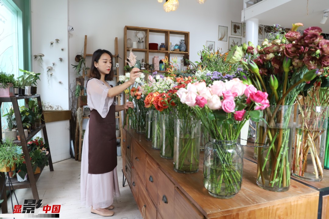 花房姑娘在线影院视频花房姑娘在线影院视频的魅力世界-第2张图片