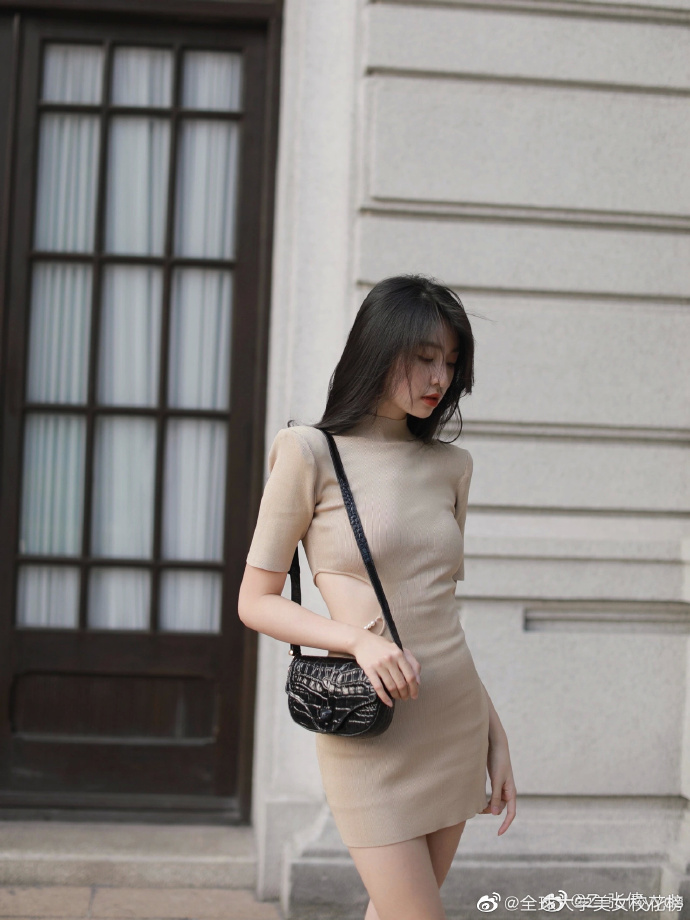 初破是什么意思?初女之花，十四岁少女的初夜破晓