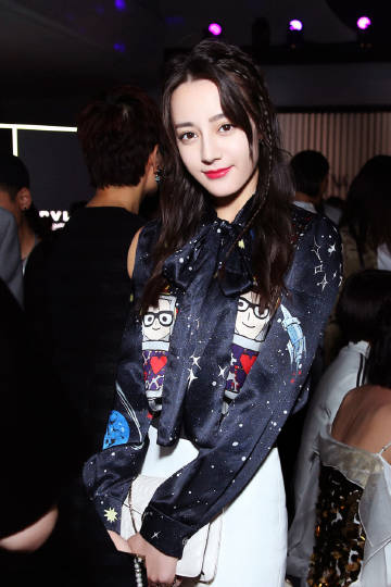 光屁股看天下一句是什么光影下的独特魅力——光着屁屁的美女
