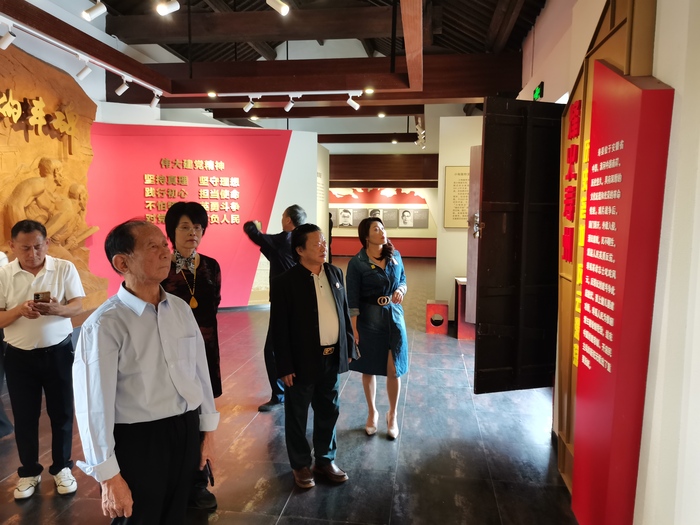 分院之前这里迎接过你们每一个人迎接新生，分院之前这里见证了每一个人的成长