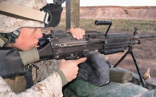 m249轻机枪M249，战地之上的传奇