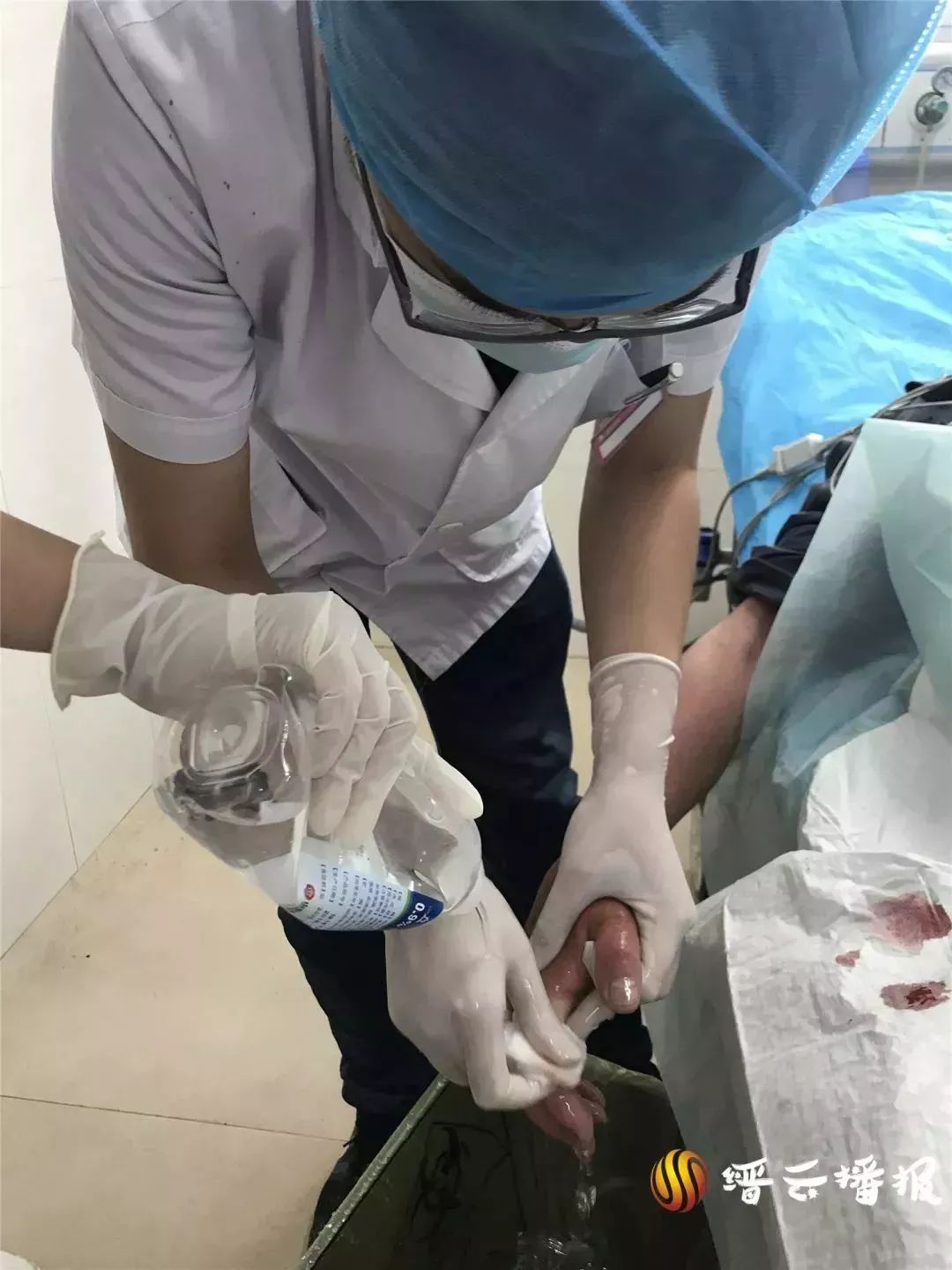 老汉遭遇陷阱，约2个女人过夜竟被下药-第2张图片