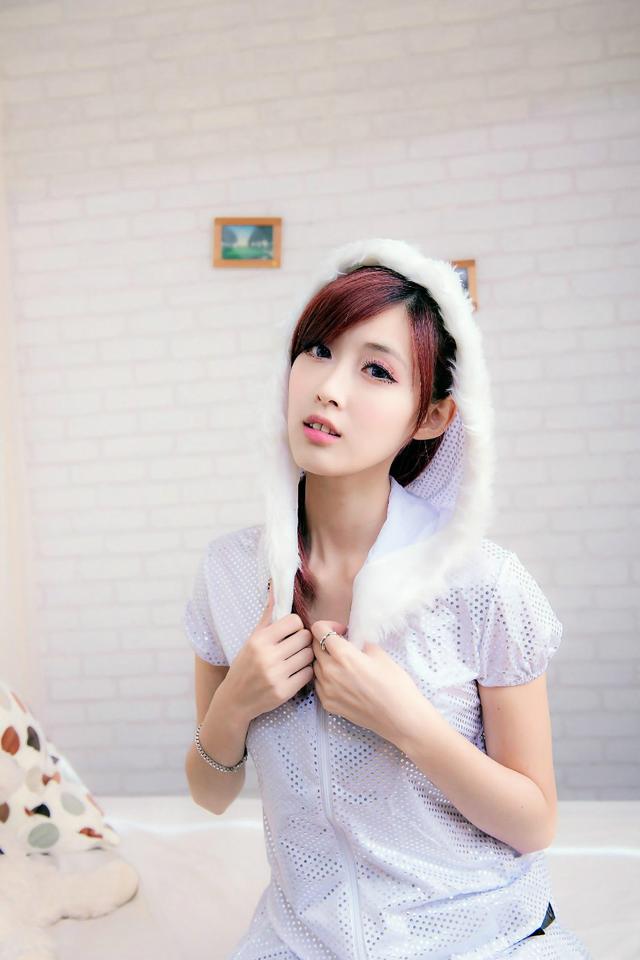 西西rentu4437西西人体做爰大胆视频的探讨与批判-第2张图片