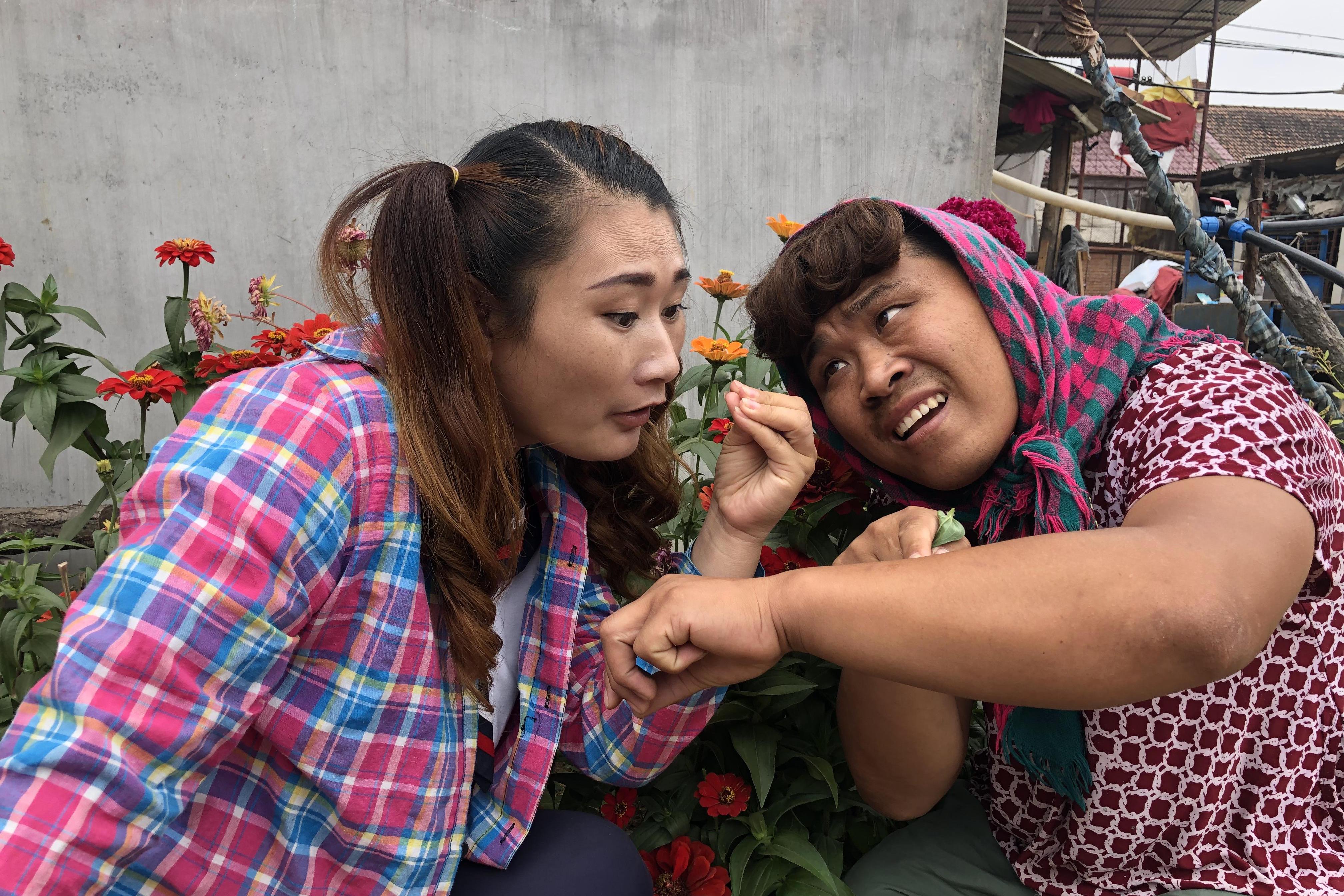 小芳和父亲十五的月亮十六圆 小说小芳与父亲共赏十五的月亮十六圆-第2张图片