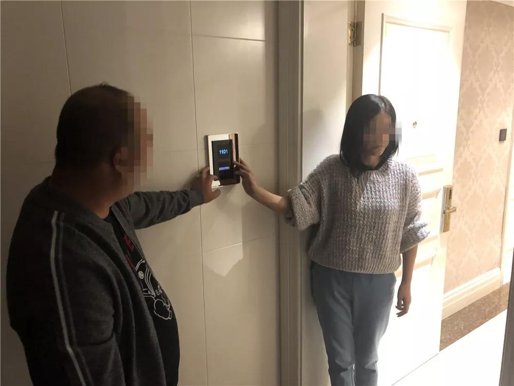 伦理与年龄差异的界限探讨——以老女人做受的HD内容为例