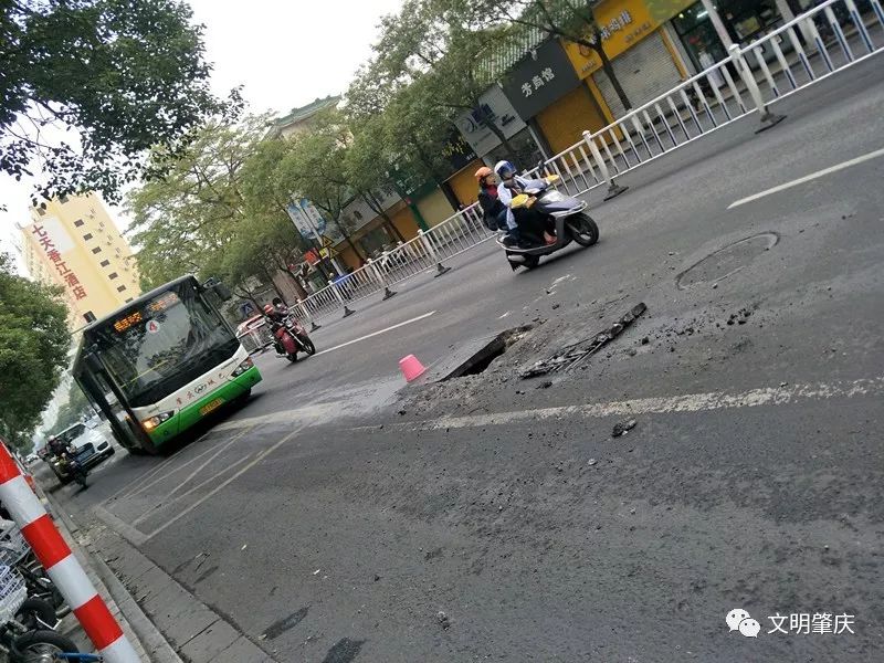 公车上强行被灌满脓液H视小说公车上的意外遭遇——关于公车上的脓液事件