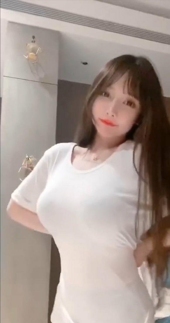 妮琪 米娜妮琪与米娜，两位不同凡响的魅力之星-第3张图片