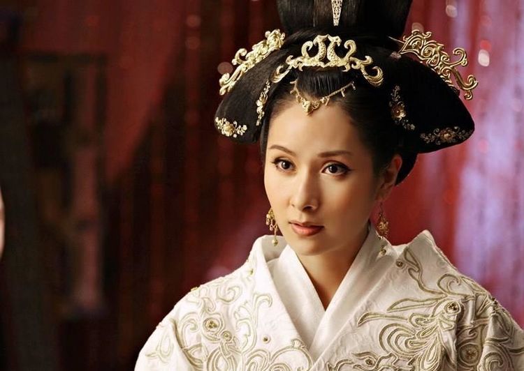 群臣朝堂嬉戏太后