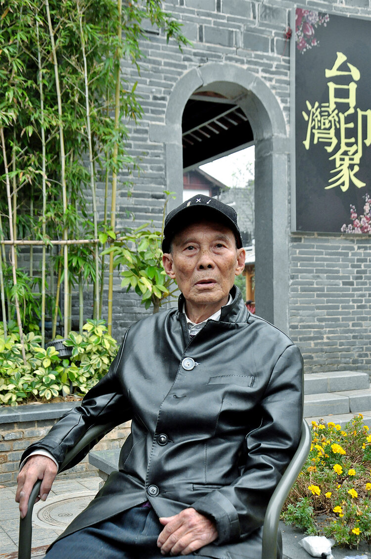 被老头爱上怎么办两老翁的独特激情，一场不平凡的感官之旅