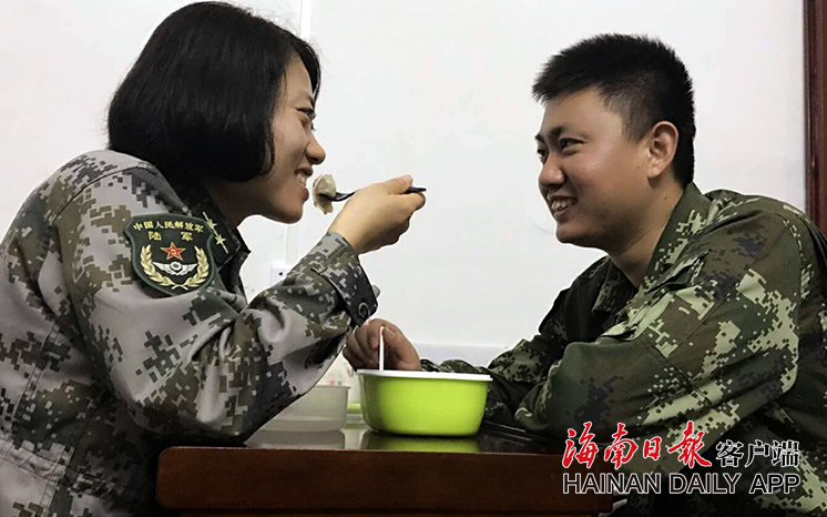 啊轻点灬大巴太粗太长了军人军人的坚韧与大巴的独特体验-第3张图片