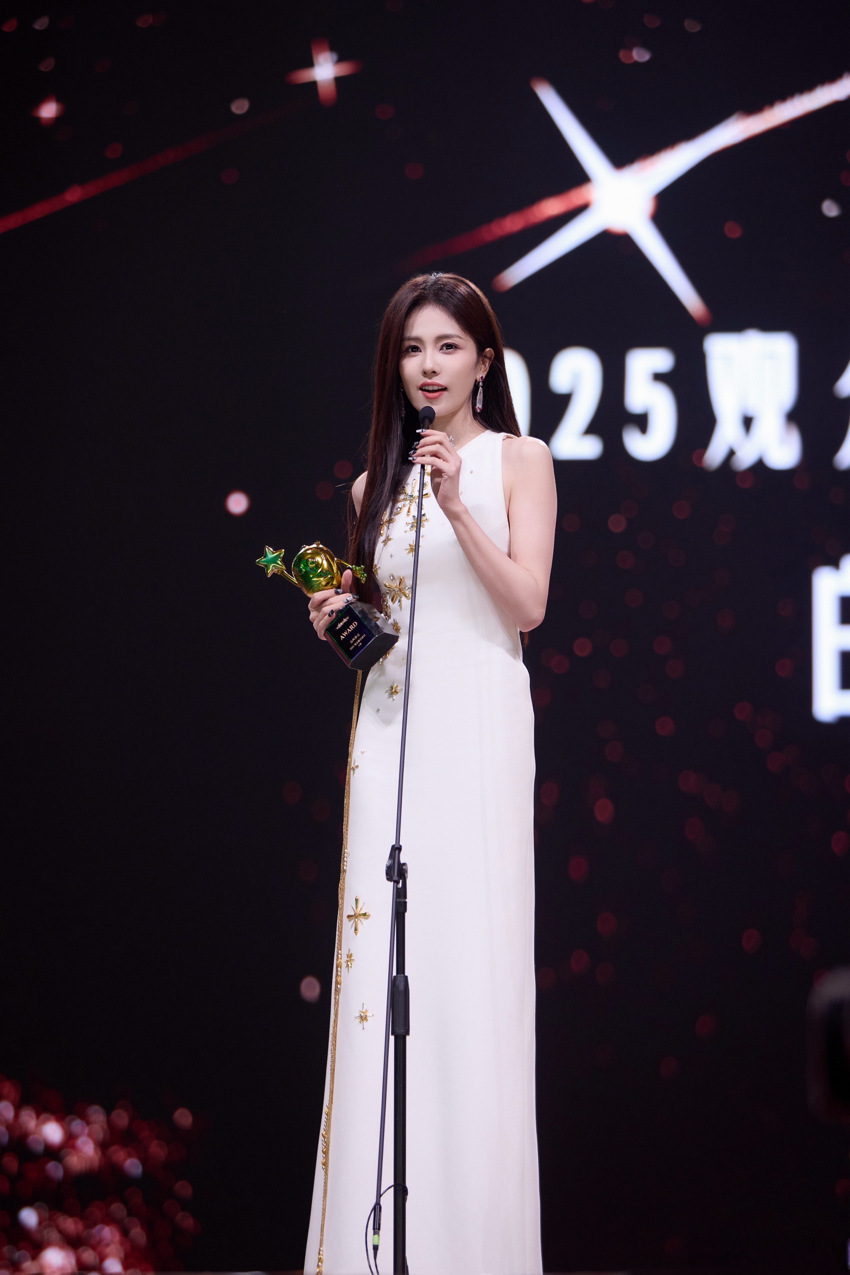 浙江卫视跨年演唱会2021白鹿浙江卫视跨年演唱会2022-2023，璀璨之夜，共襄盛举-第2张图片
