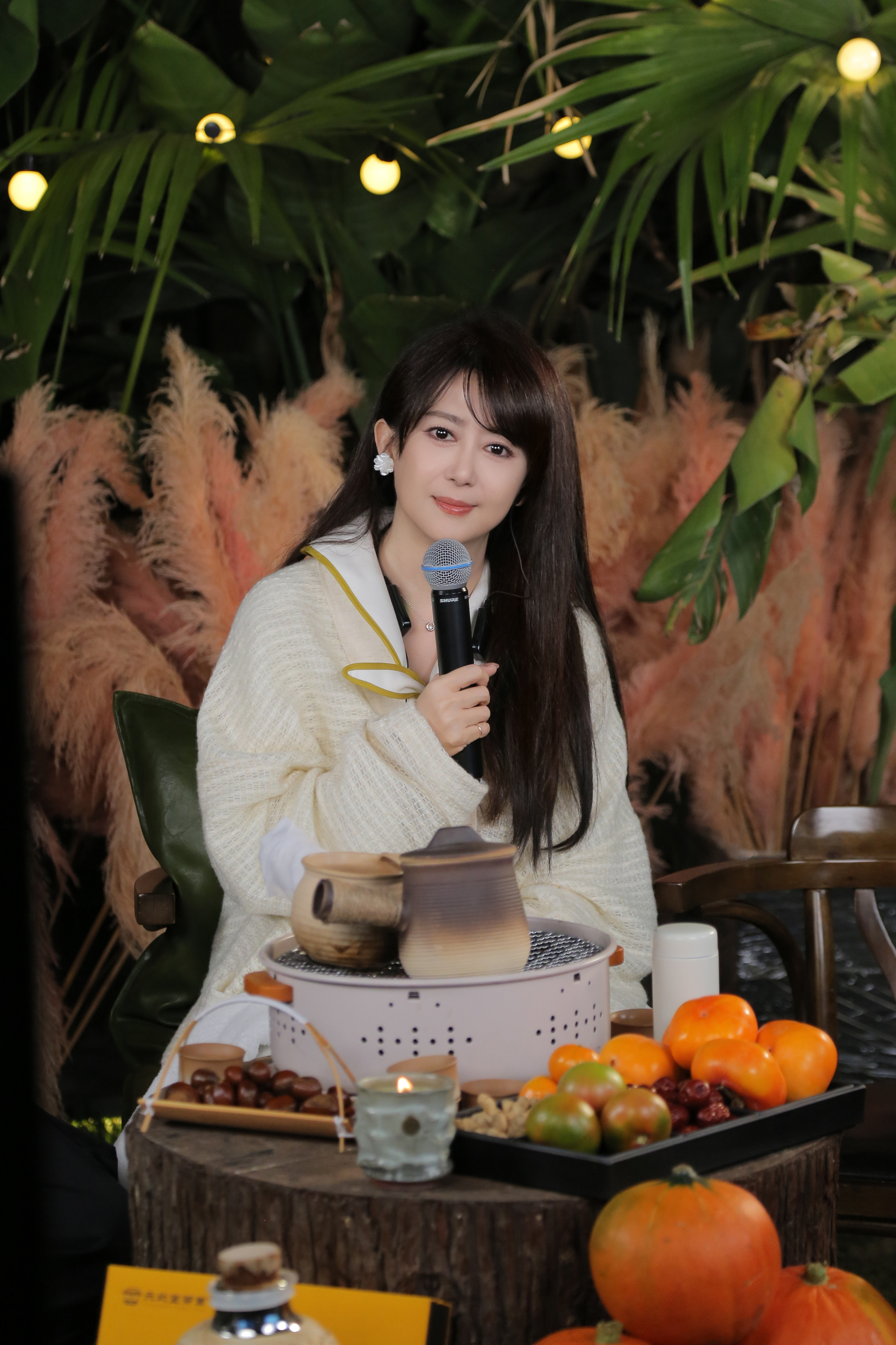 叔叔跟妈妈在厨房叔叔与妈妈在厨房的温馨时光-第2张图片