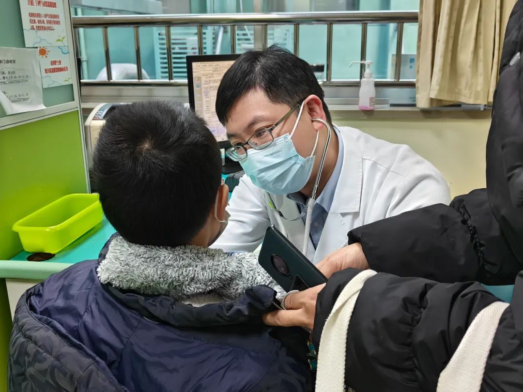 男医生为我指检实习男医生们的独特体验，一次意外的互动-第3张图片