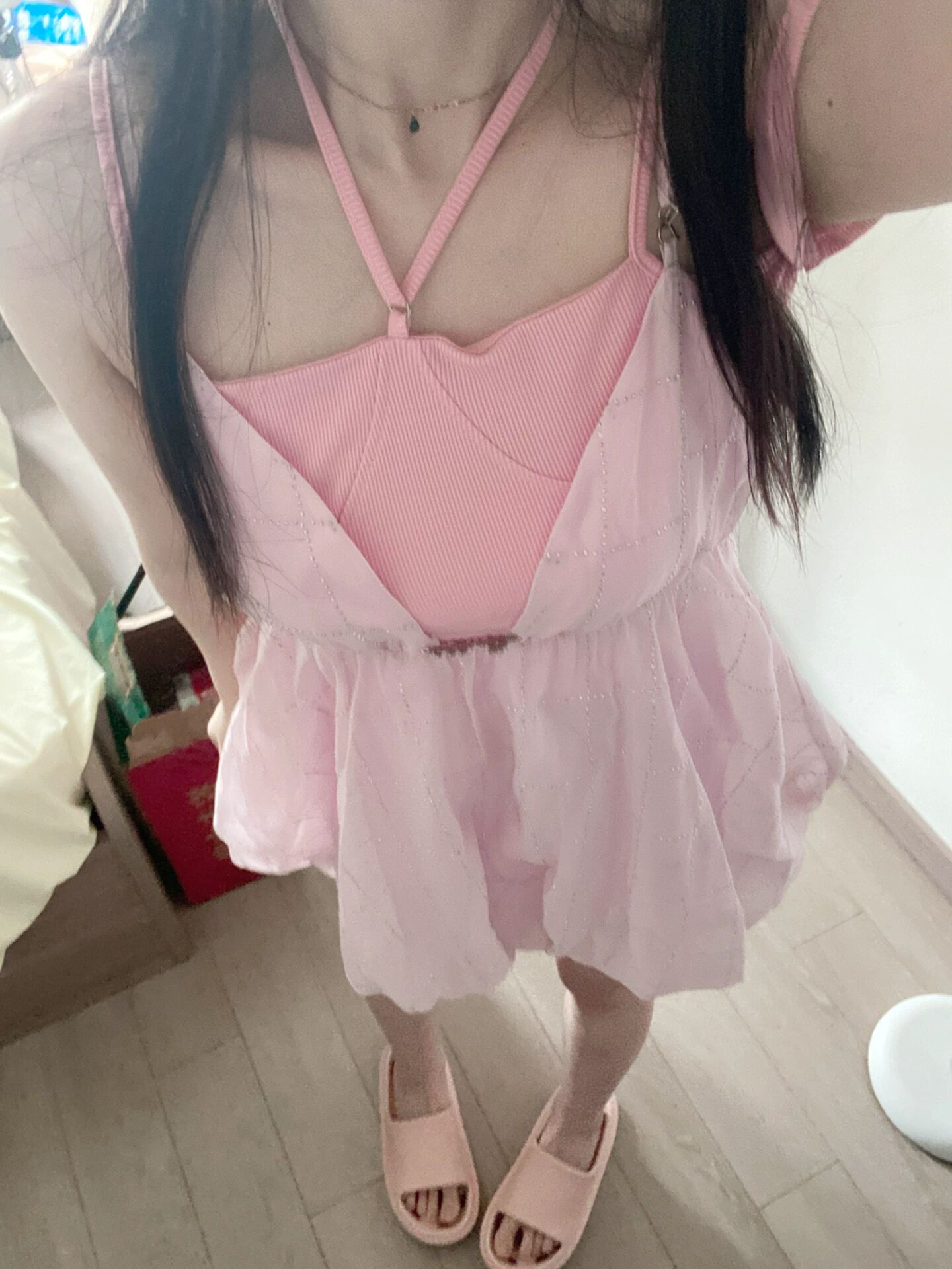 美女脱衣至尽露无遗