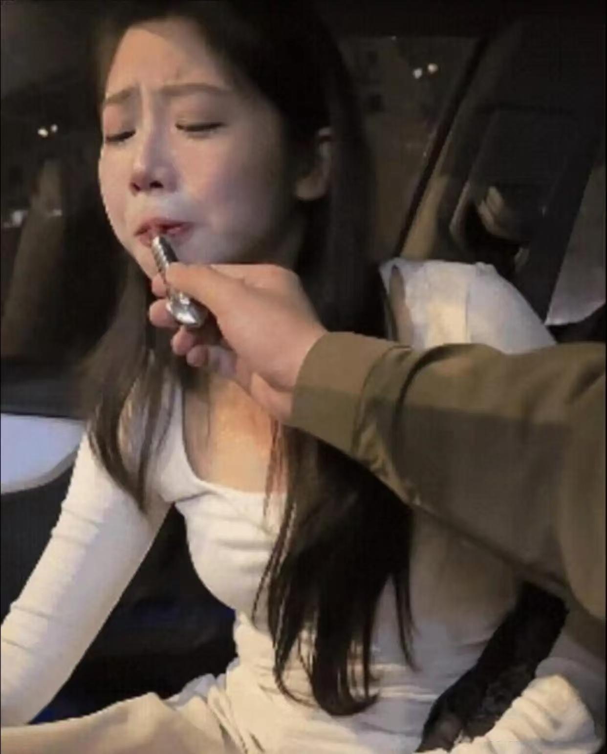 美女被洗脑控制大脑美女遭遇C事件