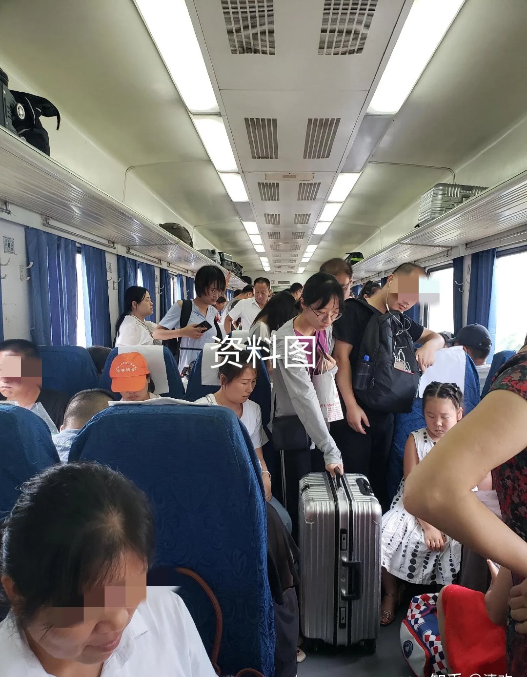 火车里和陌生在火车上与陌生人的温暖互动-第2张图片