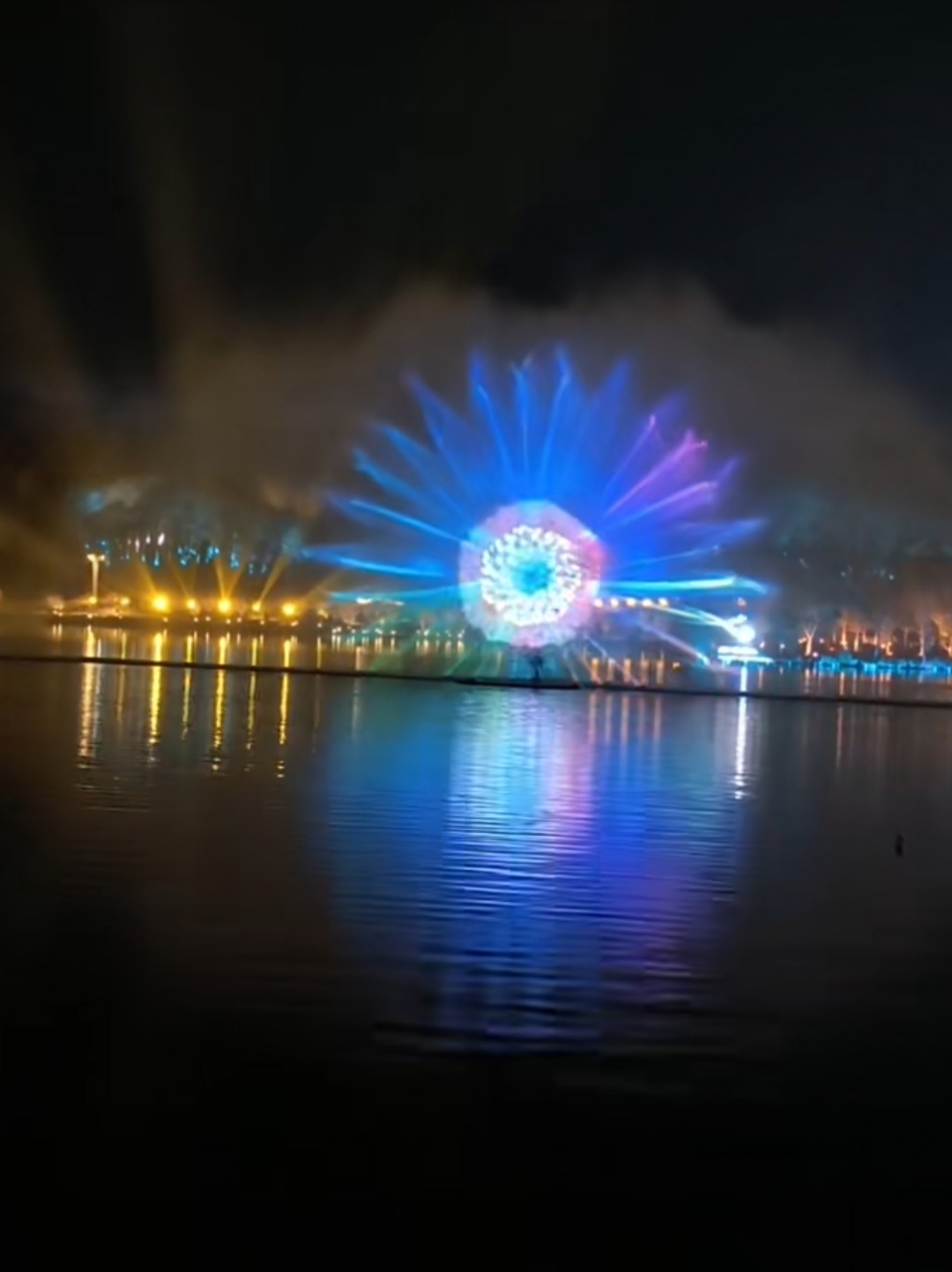 喷泉文学是什么意思喷泉的魅力，一场1V3的视觉盛宴