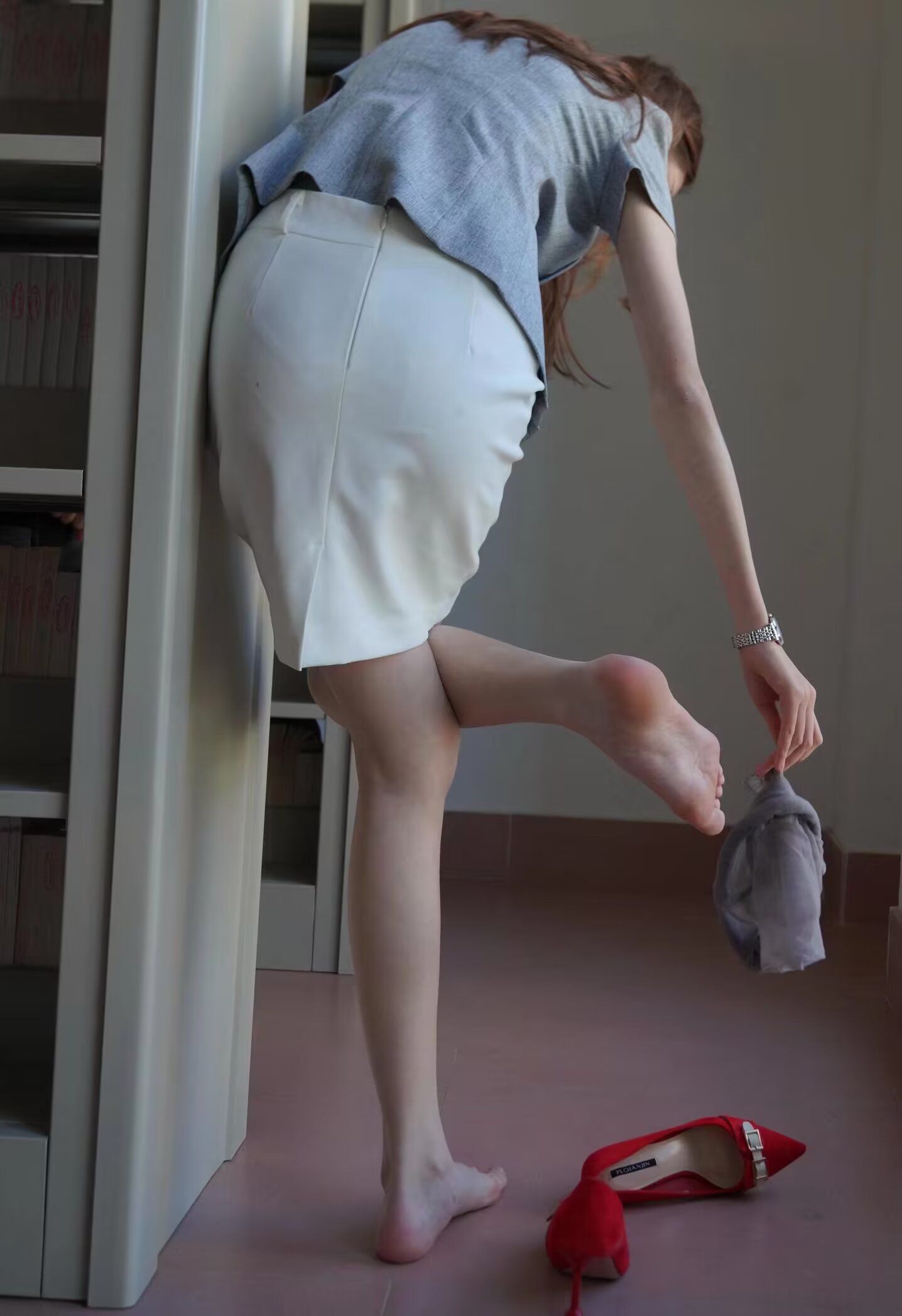 丝袜美脚妻的魅力-第3张图片