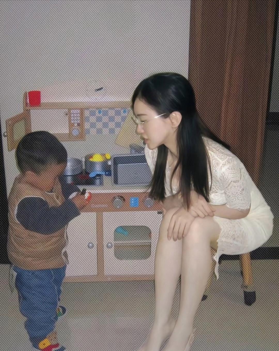 探讨网络内容对社会的潜在影响——以欲妇荡岳丰满少妇A片24小时为例