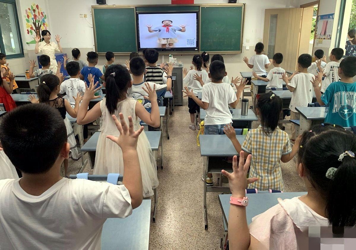 老师上课意外遭遇跳D全开之体验