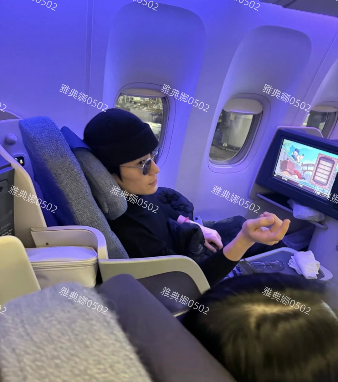 中国飞机帅哥大陆年轻帅小伙的飞机之旅，一次意外的GAY文化体验-第3张图片