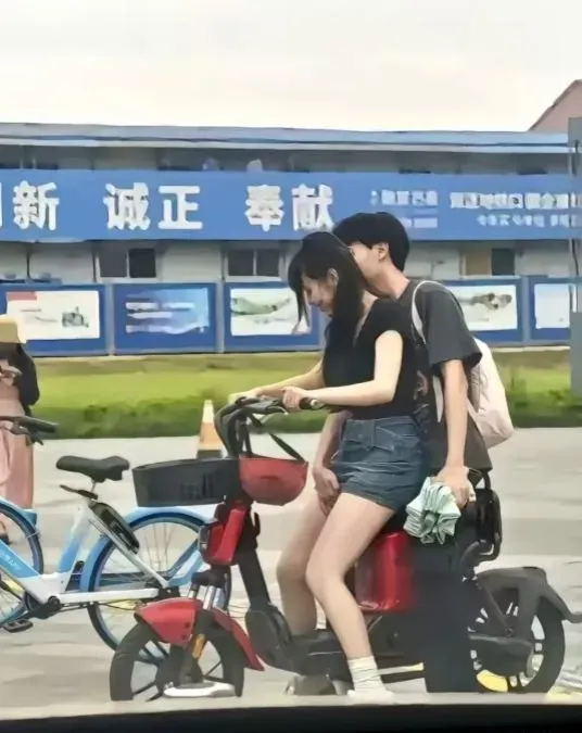 两个人视频在线观看免费免费在线视频观看，两个人的共享体验