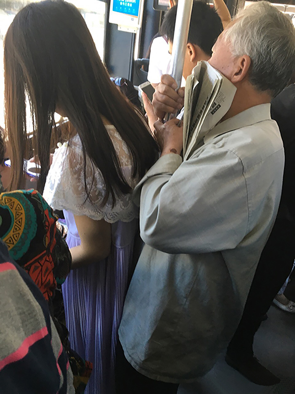 公交车上被撞了八次怎么办公交车上的八次碰撞，一次难忘的旅程-第2张图片