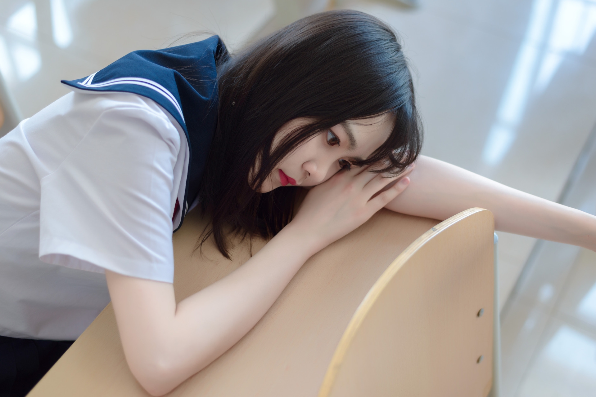 我透过校服短袖看到了图片透过校服短袖的青春与梦想——一幅校园生活的图片-第2张图片