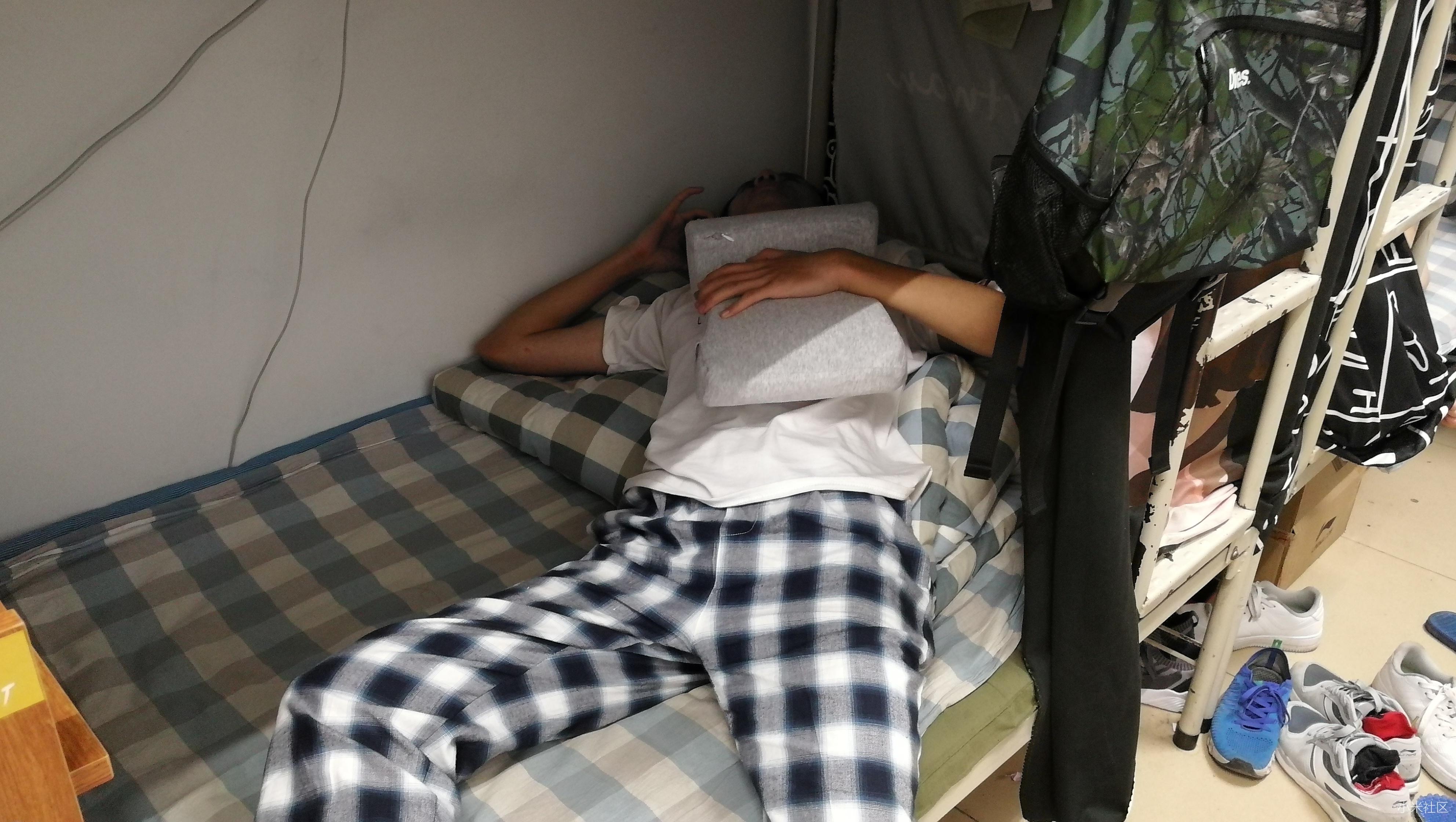 被室友满足BL室友的满足——我的隐秘幸福-第2张图片