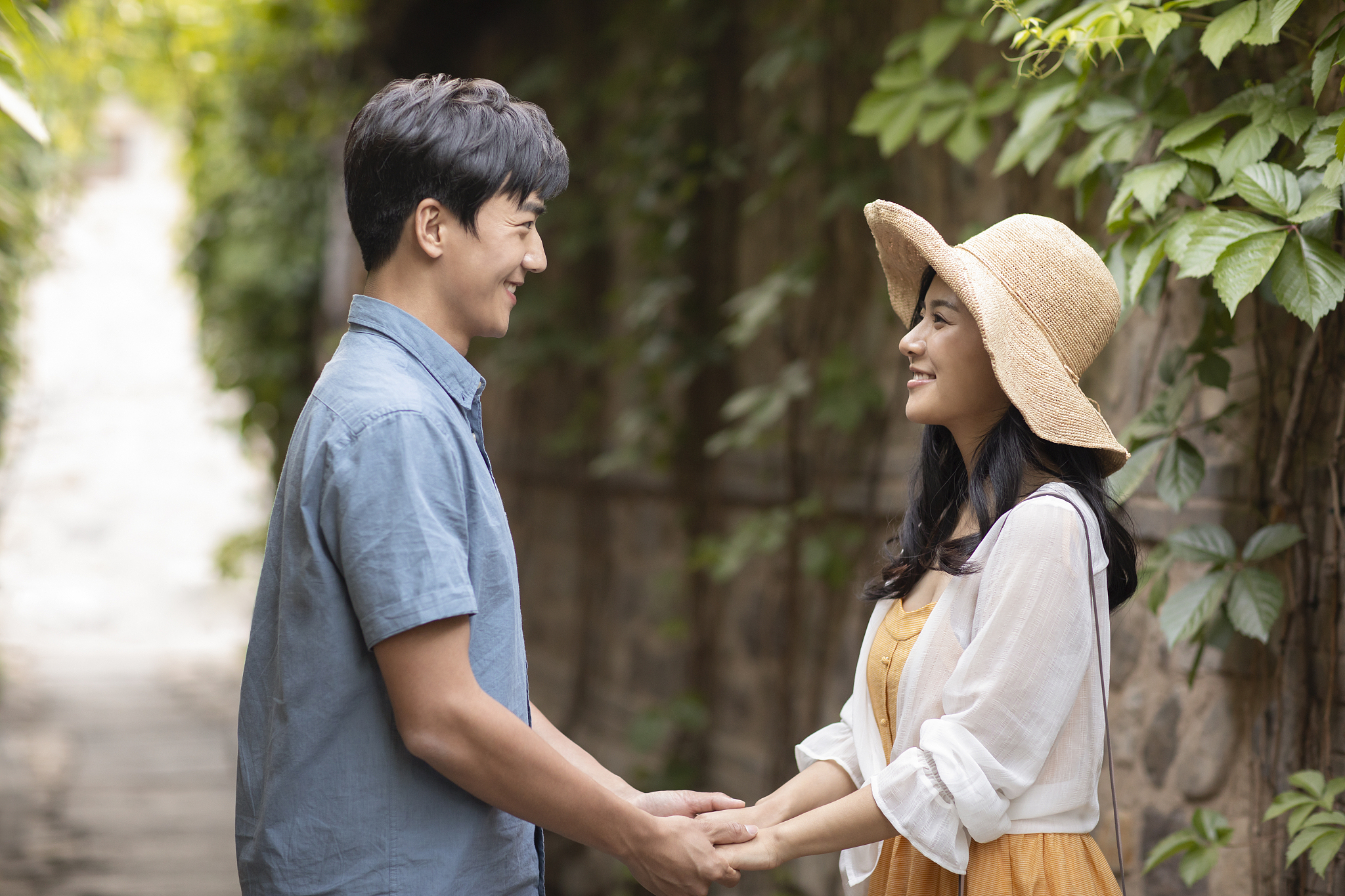 丰满女邻居的亲密瞬间——真实记录的日常生活-第2张图片