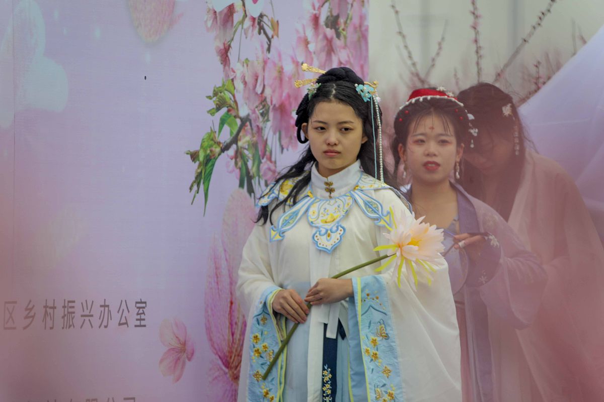 探索欲妇荡岳的丰满魅力——少妇的魅力与岳A片之探讨