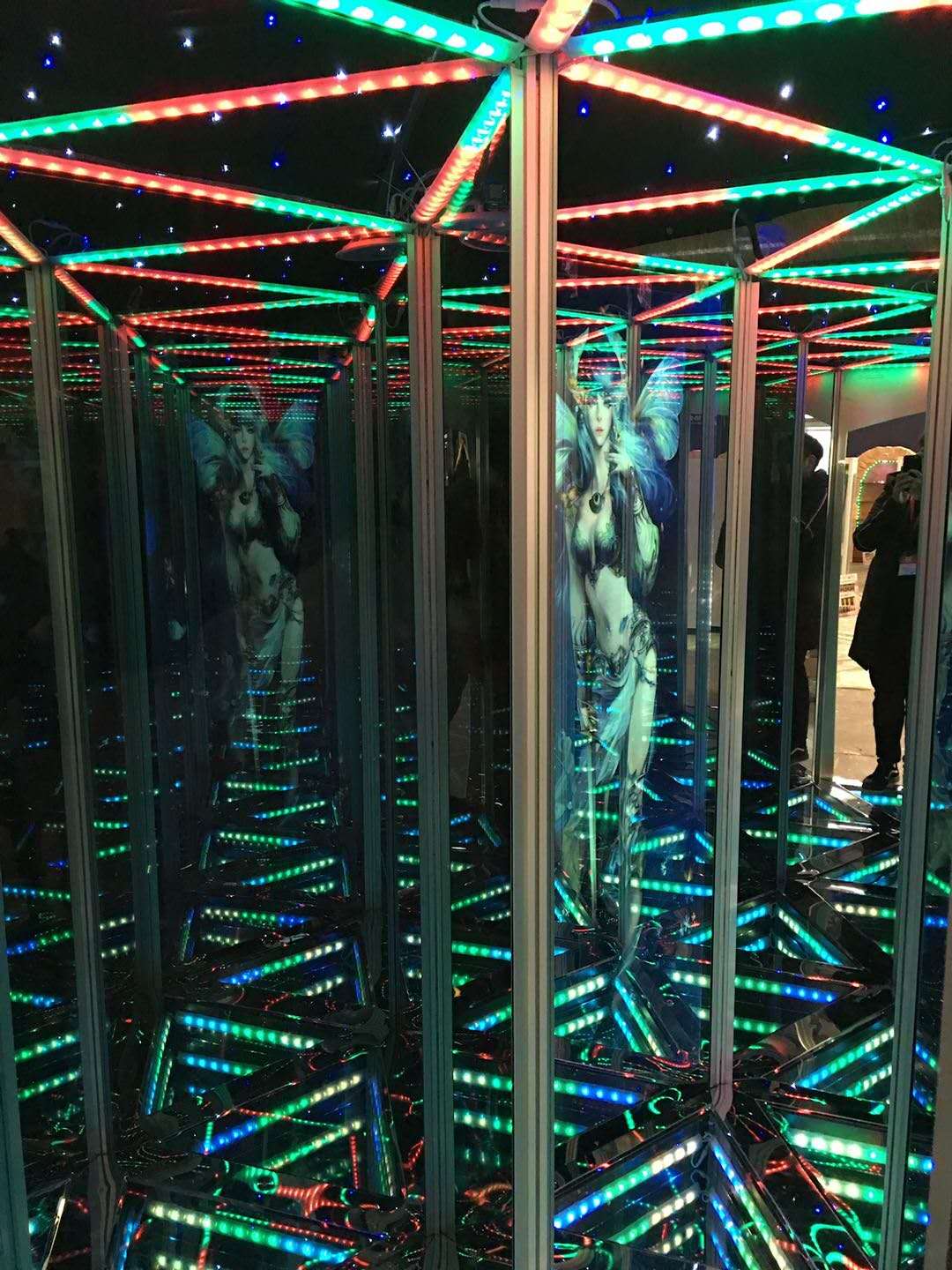 宝贝与镜子的奇妙互动