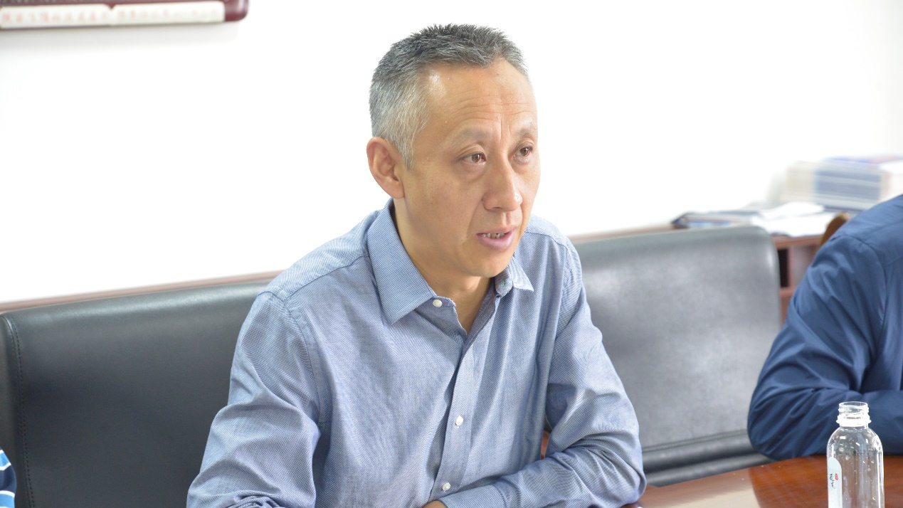 校长办公室帮忙的被校长抱进办公室的悲剧-第3张图片