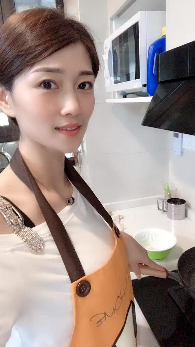 边做饭边被躁BD小说烹饪与激情的交织——边做饭边被躁的独特体验-第2张图片