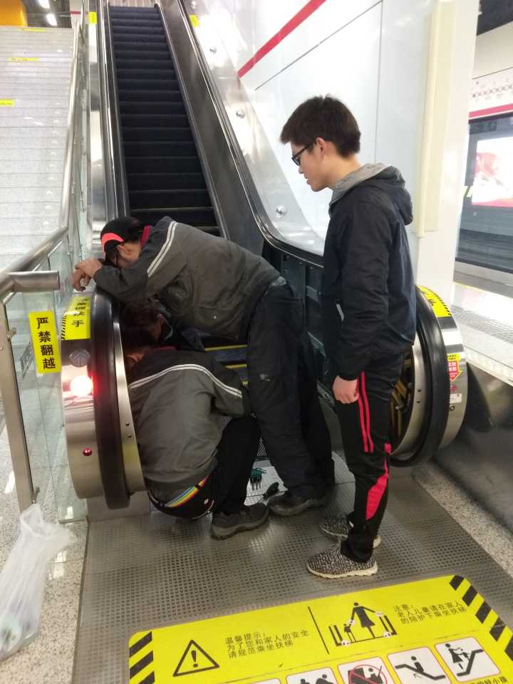 啊!班长!把开关关了!啊！班长！请把开关关掉