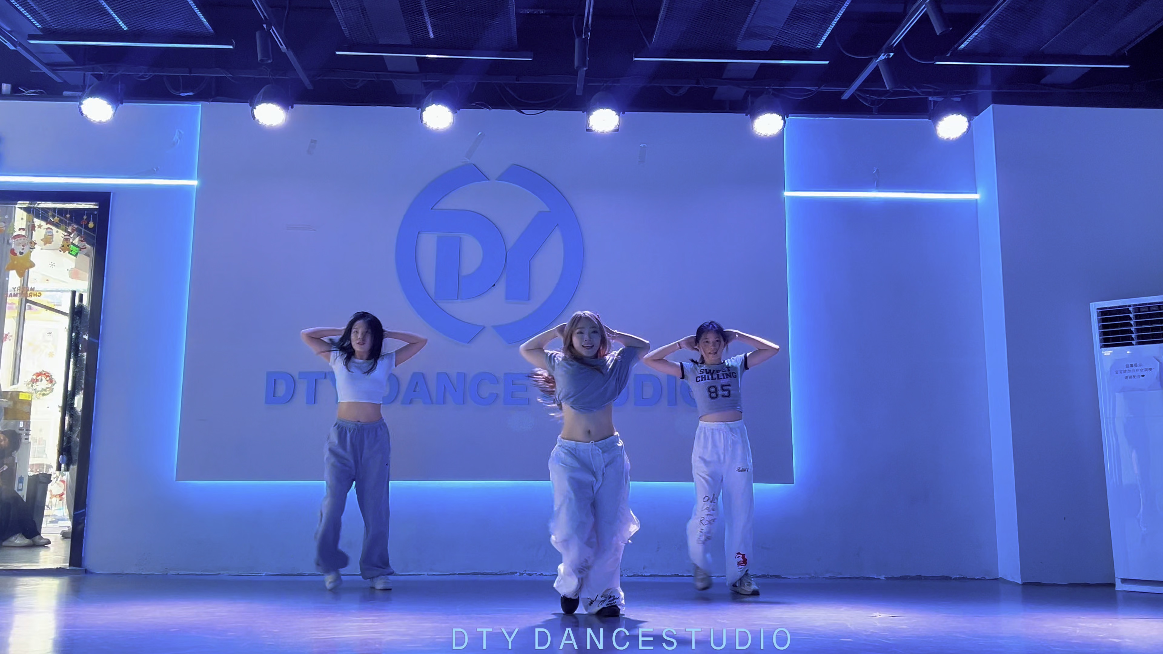 jazzhiphop女rapper妈妈日本Hip-Hop舞者，独特的舞蹈艺术与文化