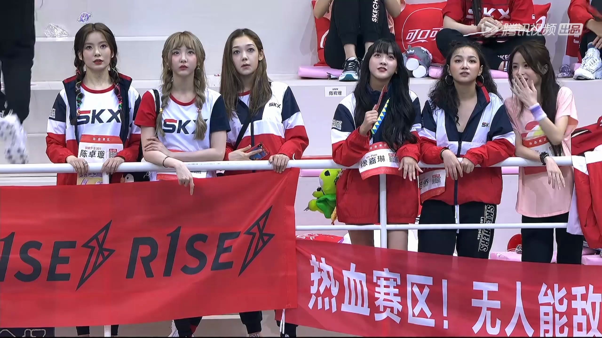 少女直播出现意外少女直播，网络时代的秀场新星-第2张图片
