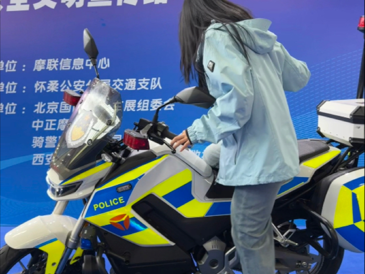 坐摩托车车进入身体bl坐摩托车与身体健康，一次独特的体验