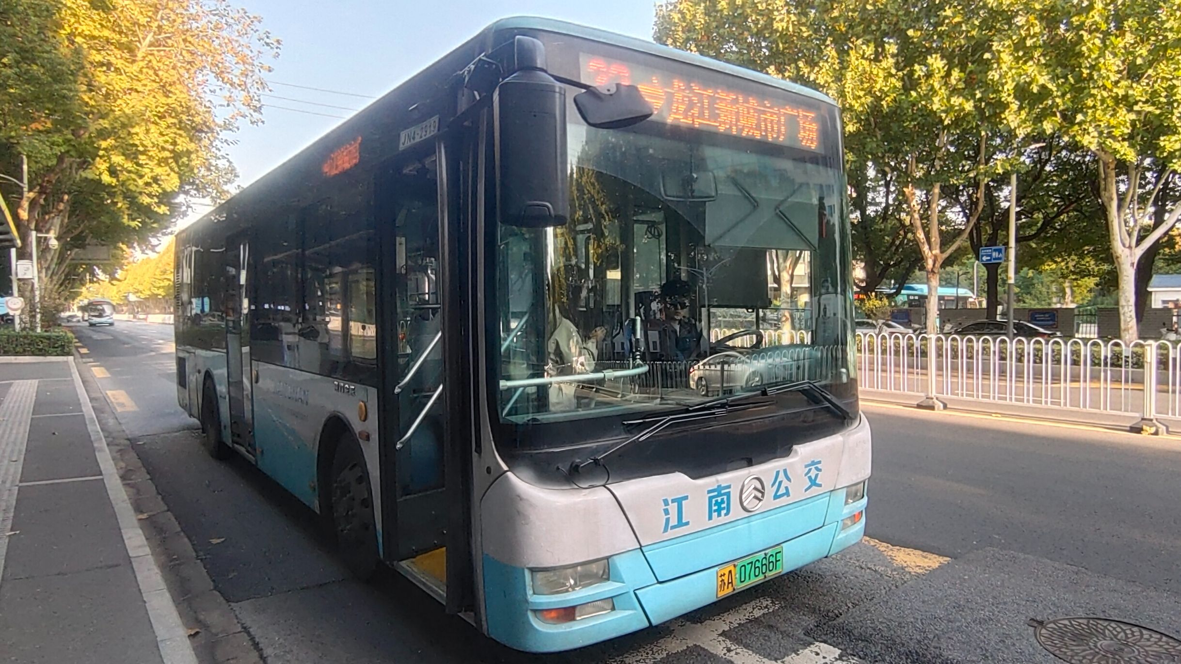 公交车上跳一下回到原地公交车上的意外惊喜，体验跳D开到最大-第1张图片