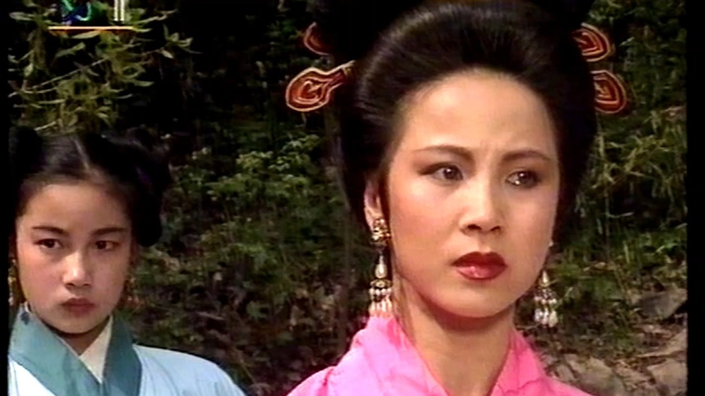 孙尚香蹲下给刘禅辅导功课孙尚香蹲下身，为刘禅的学业之路点亮明灯-第1张图片