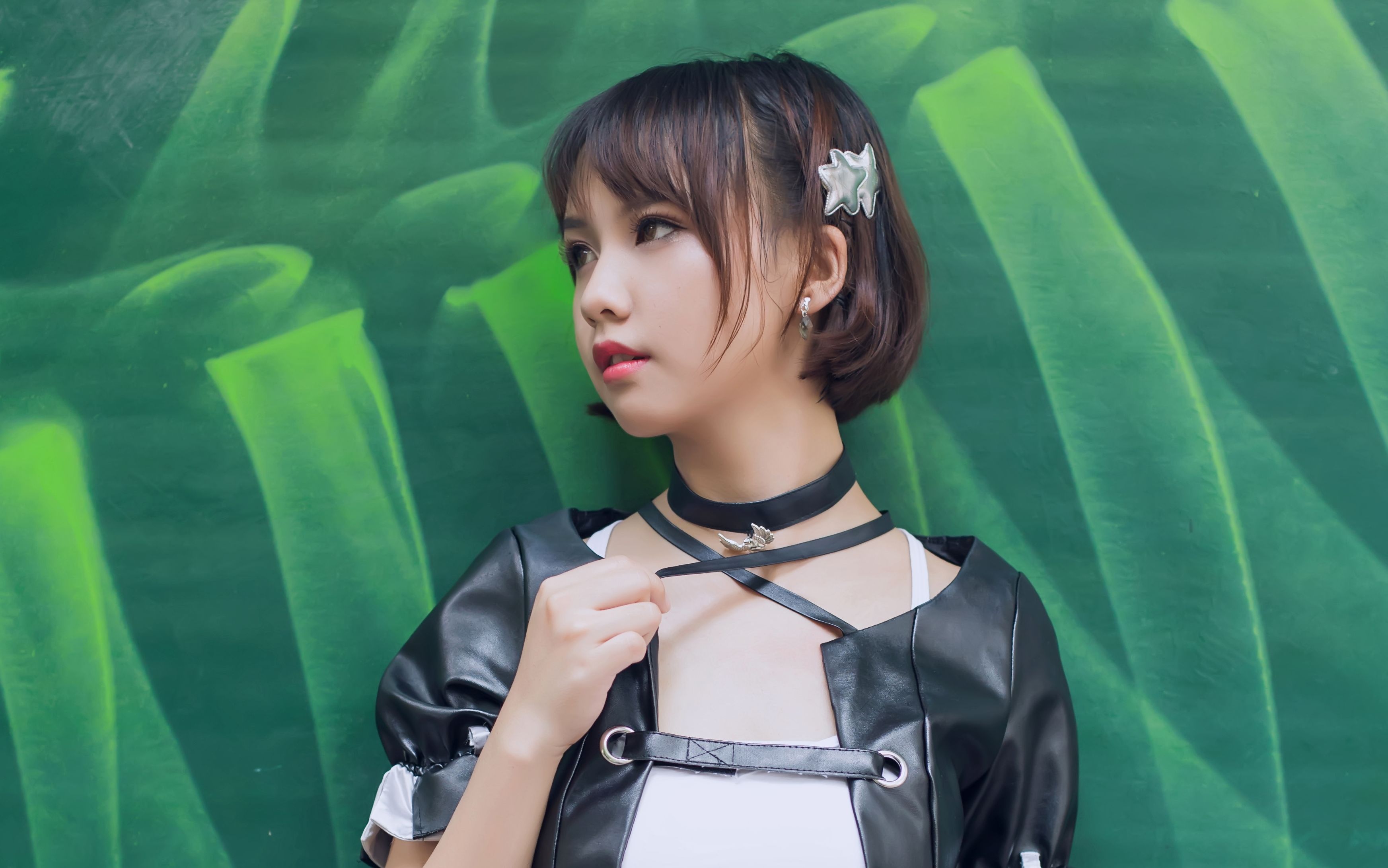 枪娘壁纸枪娘——战火中的青春之歌