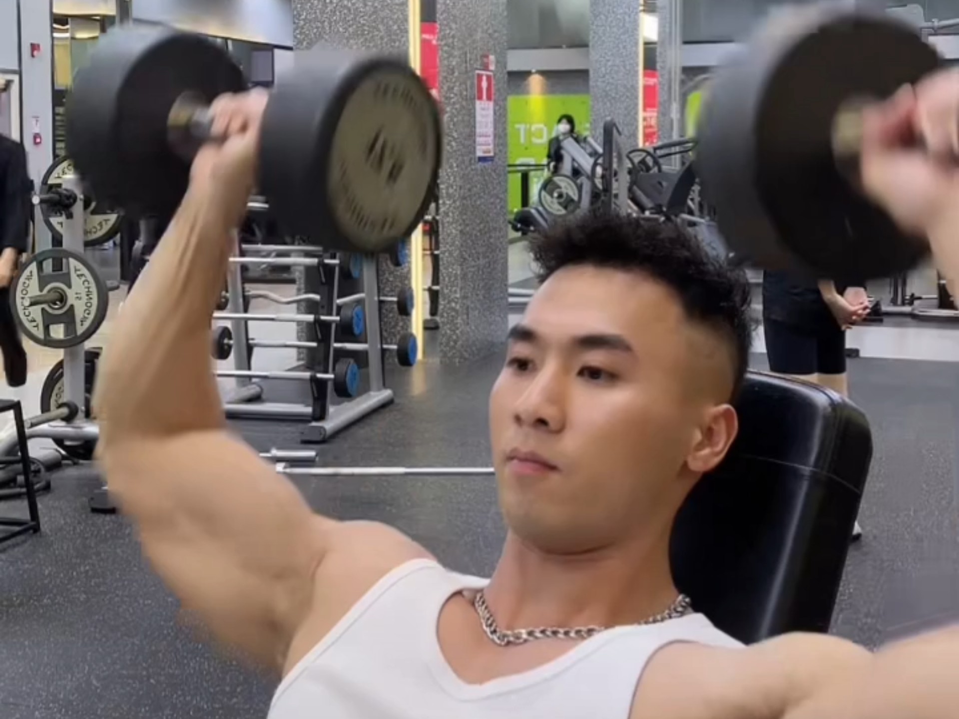 健身教练，你的肌肉为何如此发达？