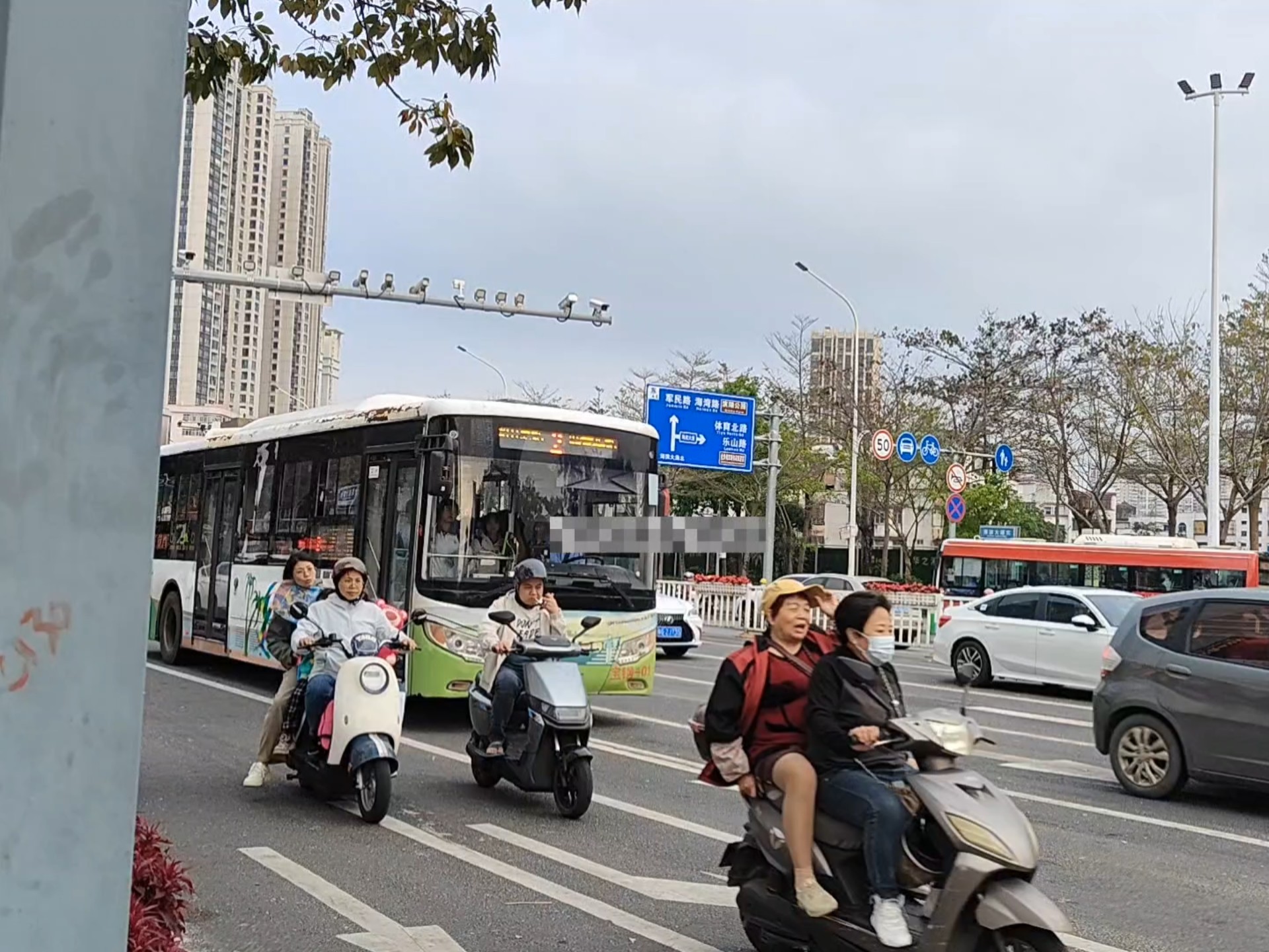 很紧抠轮流公交车插城市公交的紧密配合——轮流插队现象的探讨-第2张图片