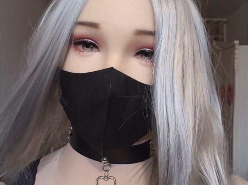 玩偶小姐姐摘口罩玩偶姐姐摘下口罩的美丽瞬间