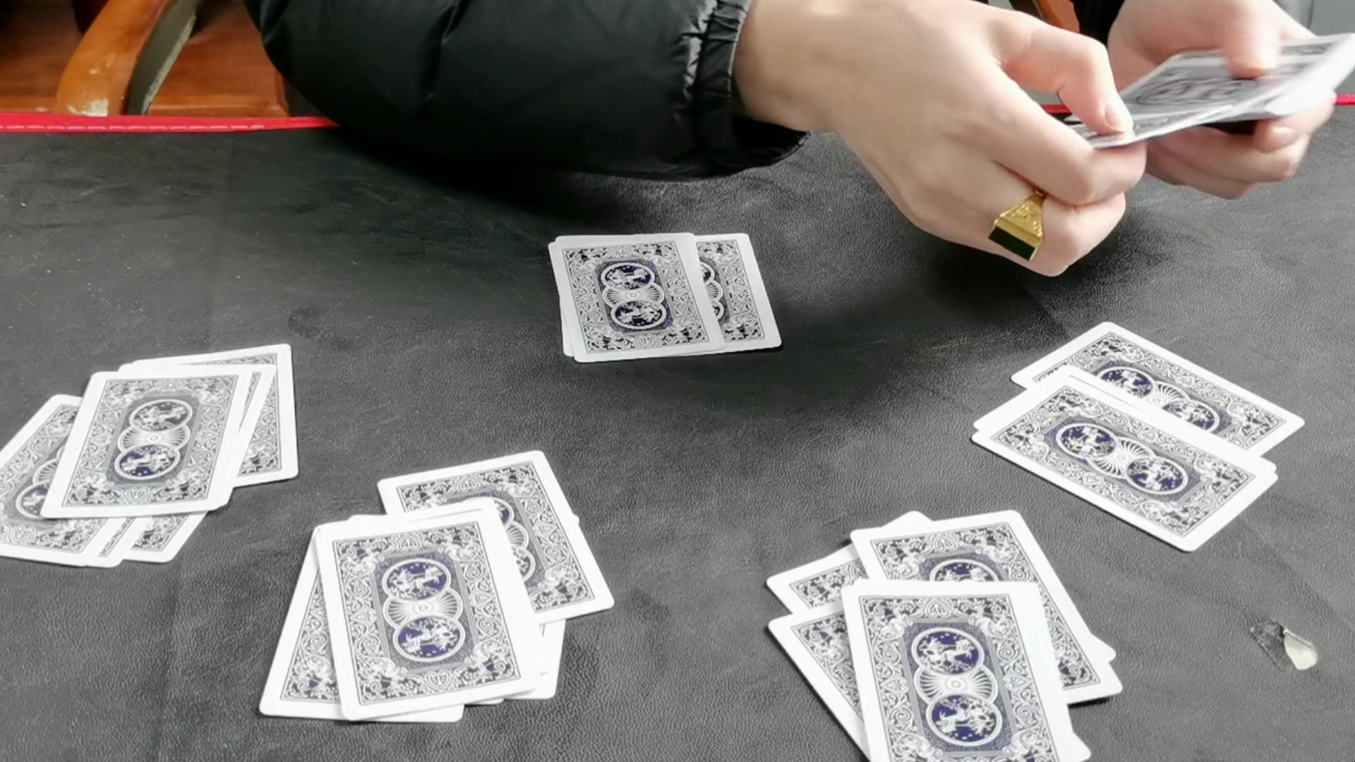 打扑克剧烈运动高清视频打扑克与剧烈运动的完美结合——高清视频记录下的精彩瞬间-第2张图片