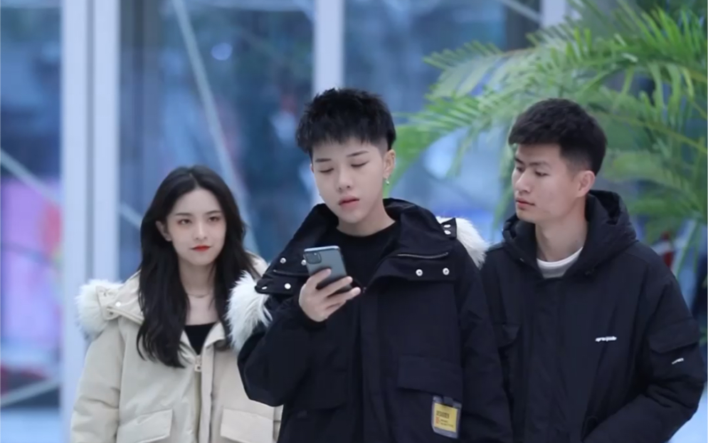笑对挑战，我们站着再来一次