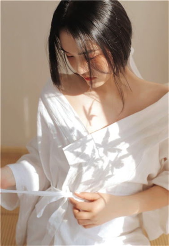 草莓樱桃丝瓜向日葵绿巨人ios探索草莓、樱桃、丝瓜、绿巨人及秋葵的神秘世界——破解植物之谜