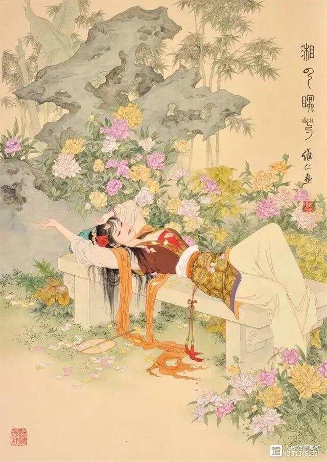 小龙女躺在花海中不得动弹小龙女在花海中的静默-第1张图片