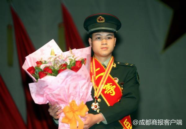 去部队探亲被全队9人轮流干扰怎么办探亲之旅的意外遭遇——在部队探亲时遭遇的九人轮流干扰-第3张图片
