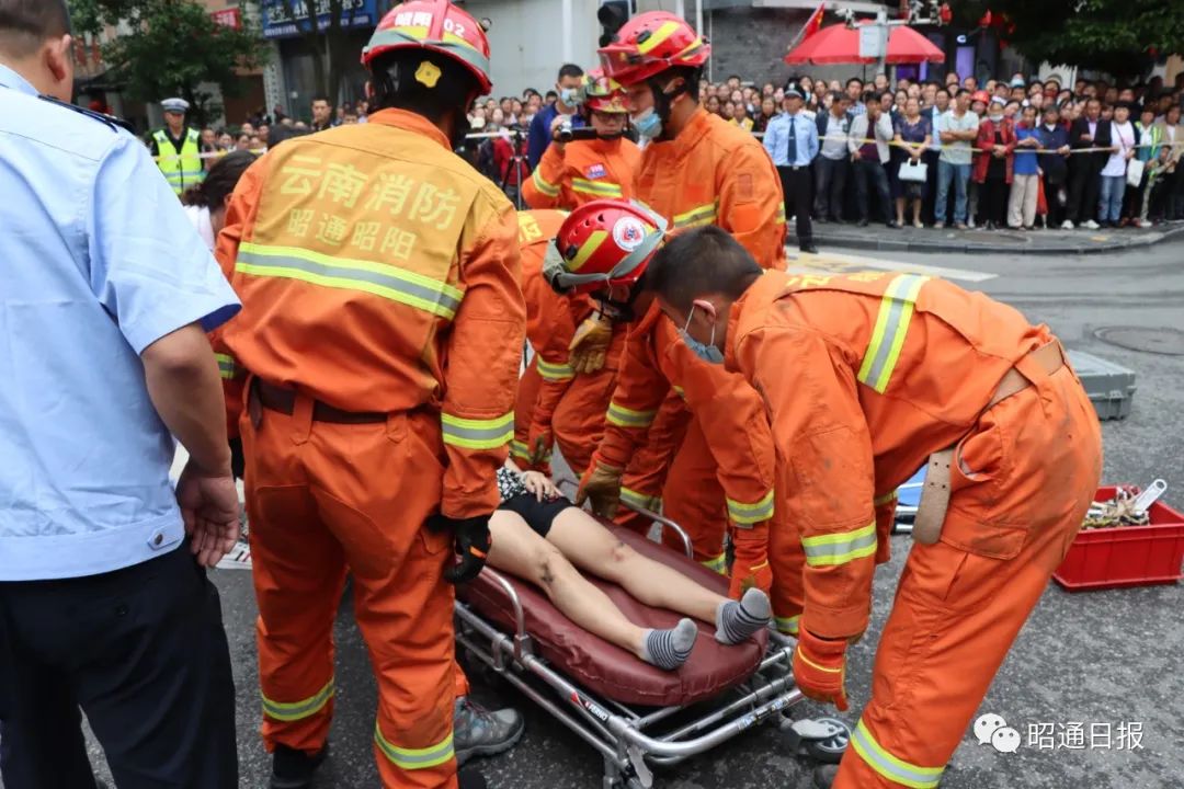 公交车上被弄进走不动路走不动公交车上的意外遭遇，被困座位，无法动弹-第2张图片